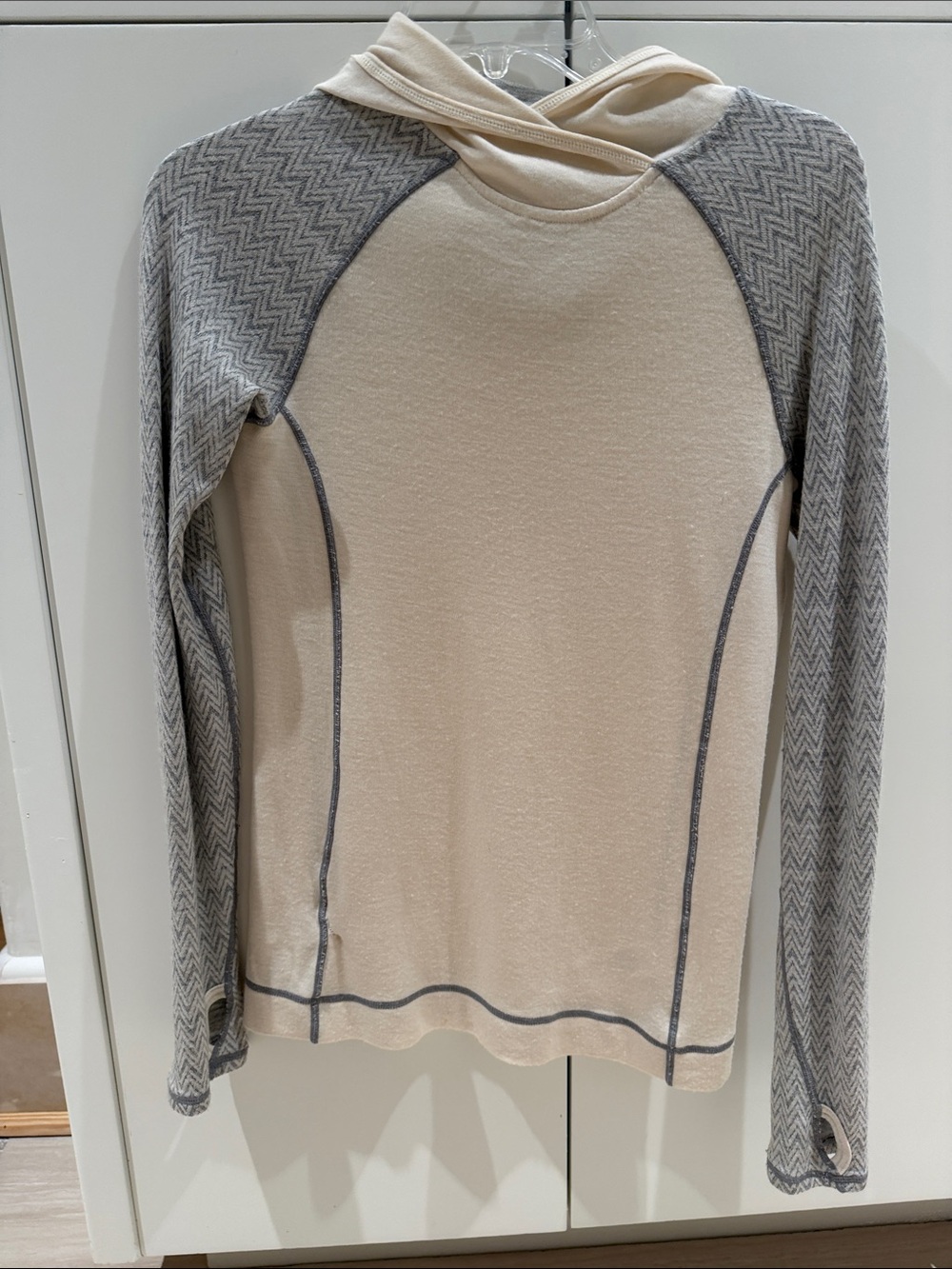 Merino wool pullover with hood